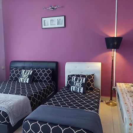 E&A Homestay Klia/ Sepang/ Nilai Екстер'єр фото