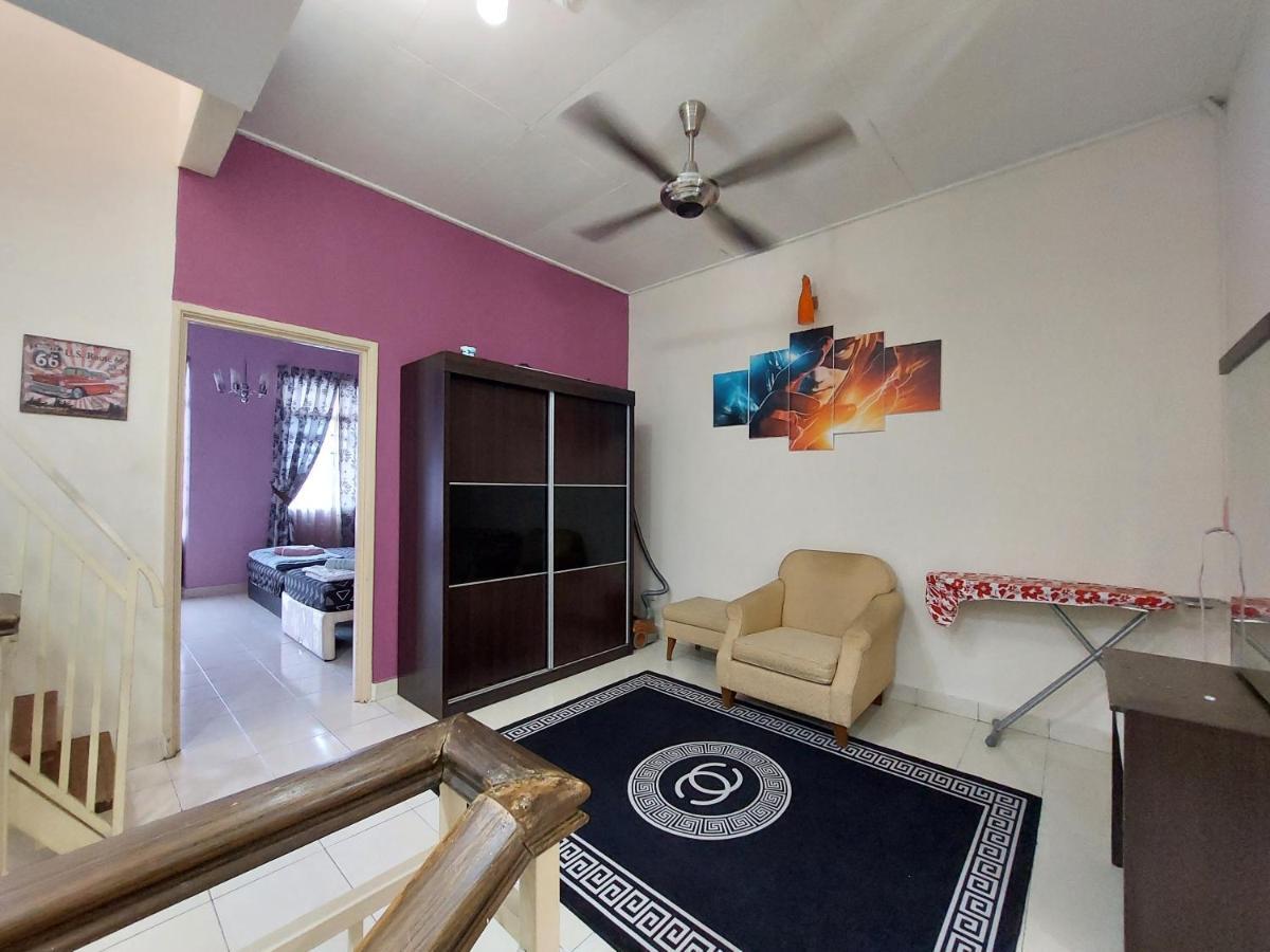 E&A Homestay Klia/ Sepang/ Nilai Екстер'єр фото