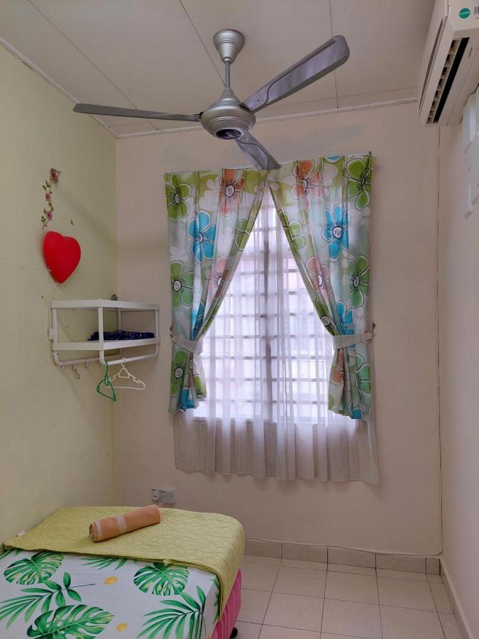 E&A Homestay Klia/ Sepang/ Nilai Екстер'єр фото