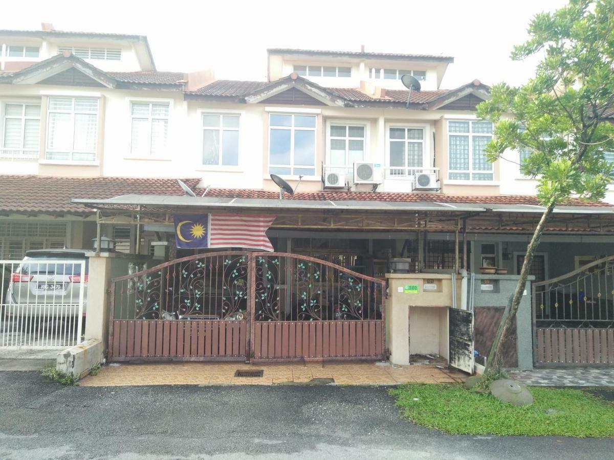 E&A Homestay Klia/ Sepang/ Nilai Екстер'єр фото