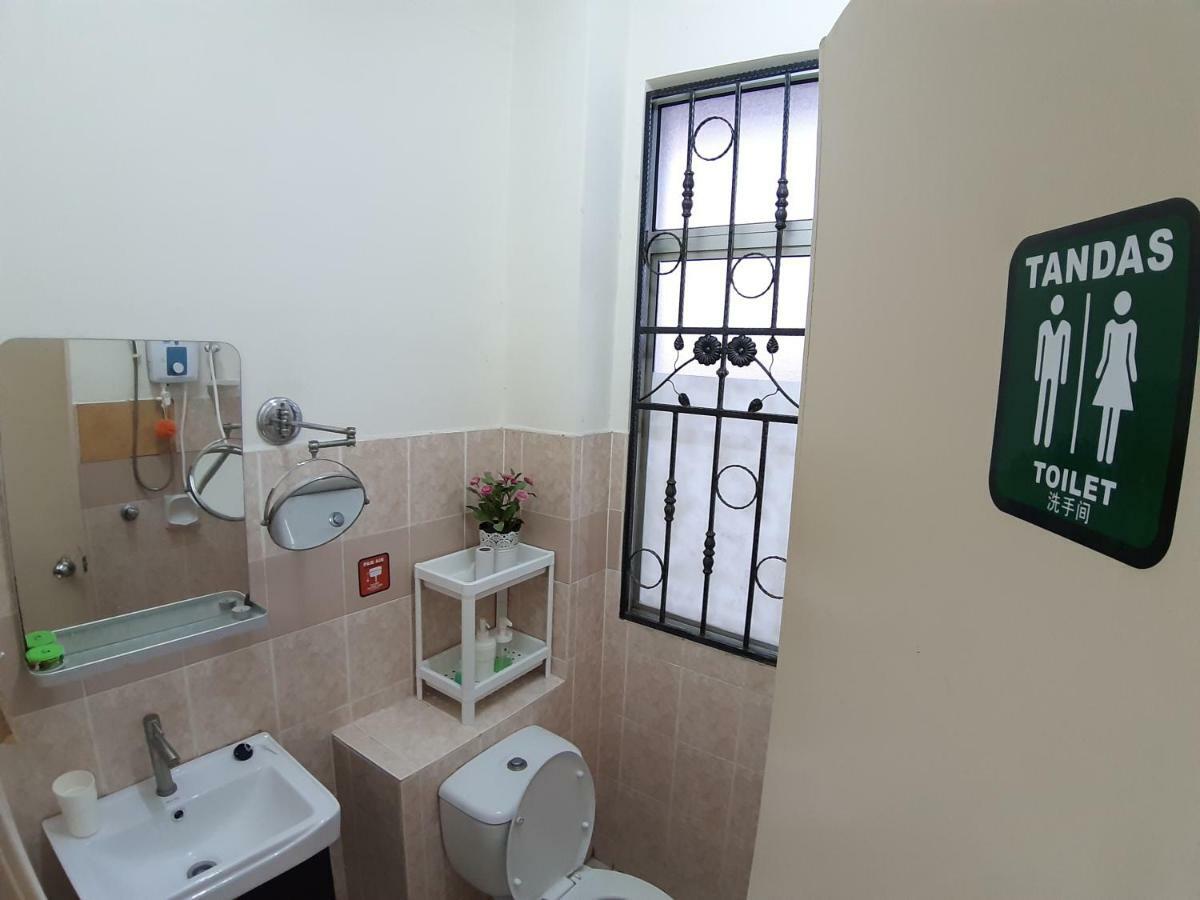 E&A Homestay Klia/ Sepang/ Nilai Екстер'єр фото
