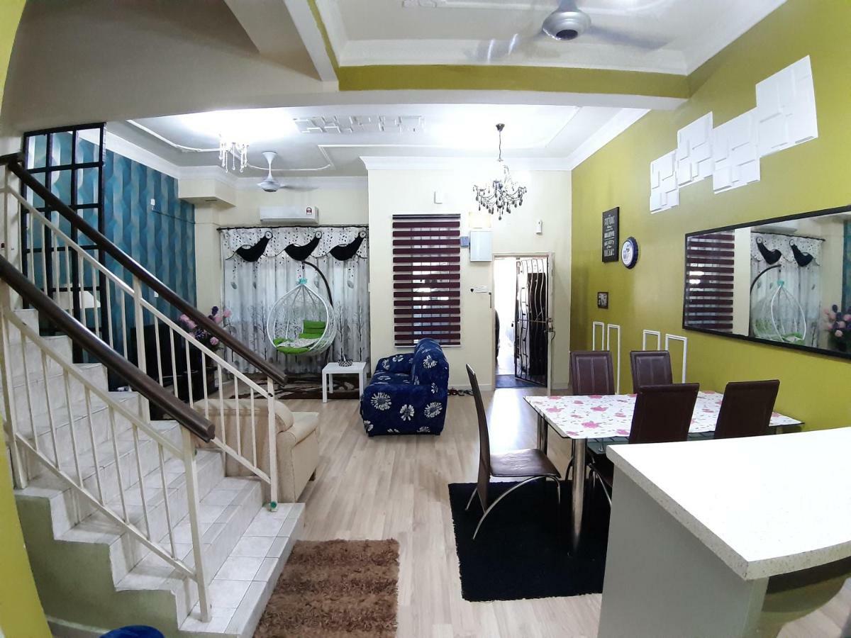 E&A Homestay Klia/ Sepang/ Nilai Екстер'єр фото