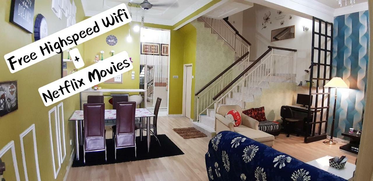 E&A Homestay Klia/ Sepang/ Nilai Екстер'єр фото